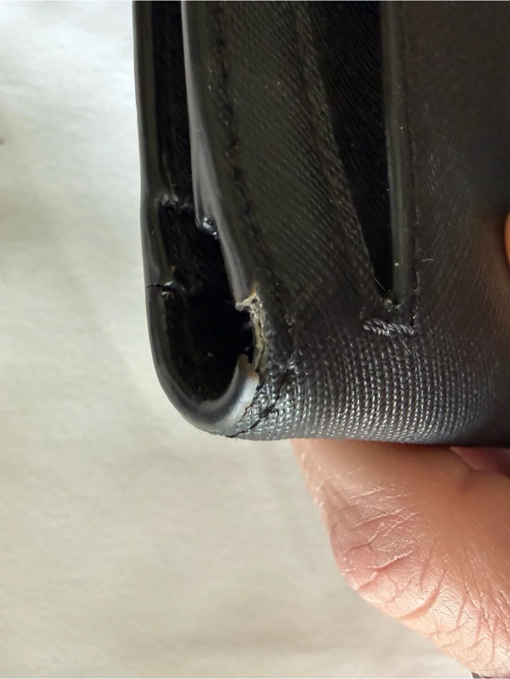 Kate Spade Saffiano Leather Zip Wallet — Black